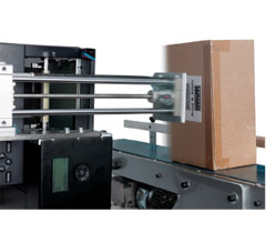 aplicador etiquetas adhesivas sobre caja proinnova